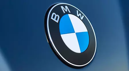BMW ha svelato un emblema aggiornato e quasi nessuno se n'è accorto