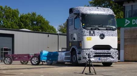 La batteria del Mercedes-Benz eActros 600 ha resistito a un impatto laterale grave durante un crash test