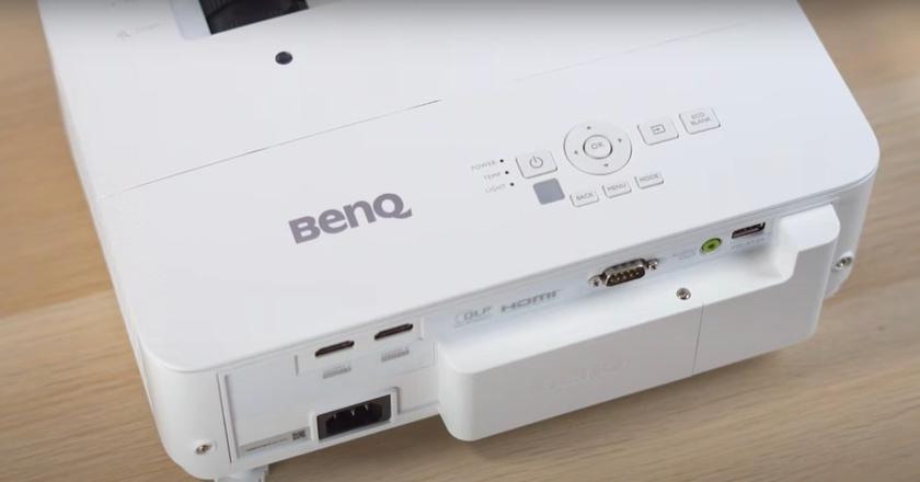 BenQ TK700STi 4K proiettore in salotto