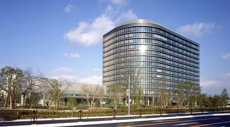 12 dei 14 stabilimenti Toyota in Giappone sono stati costretti a sospendere le operazioni per mancanza di spazio libero sui server - la produzione di auto è diminuita di 13.000 unità al giorno