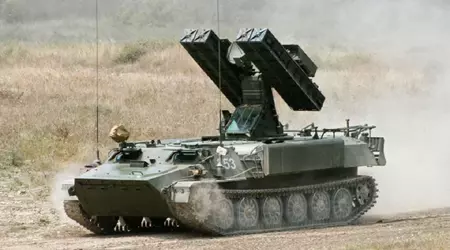 Un treno merci si è schiantato contro un sistema missilistico terra-aria russo Strela-10