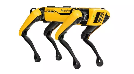 Il robot cinofilo di Boston Dynamics ha stupito il pubblico con la sua danza in costume da cane (Video)