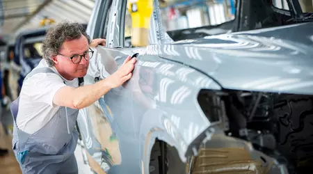 Quasi 100.000 lavoratori Volkswagen in 9 stabilimenti hanno partecipato a uno sciopero di massa