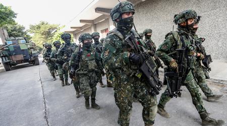 L'esercito taiwanese ha cercato di abbattere un drone cinese con dei sassi (video)
