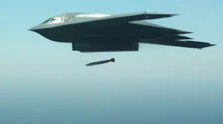 Il B-2 Spirit è il primo aereo nella storia degli Stati Uniti in grado di trasportare la bomba termonucleare B61-12 modernizzata.
