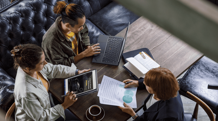 Lenovo ha presentato il laptop ThinkPad X1 2-in-1 Gen 9 con processori Meteor Lake a partire da 2639 dollari.