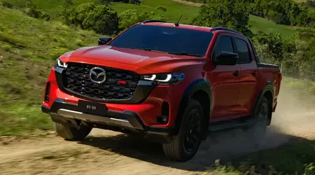 Mazda BT-50 2025: nuovo turbodiesel da 2,2 litri, grande emblema e pacchetti ampliati