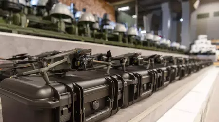 Poroshenko consegna alle Forze Armate 3.140 droni (Mavic 3 e Molfar) e 50 stazioni dome per la guerra elettronica multibanda Shatro (foto)