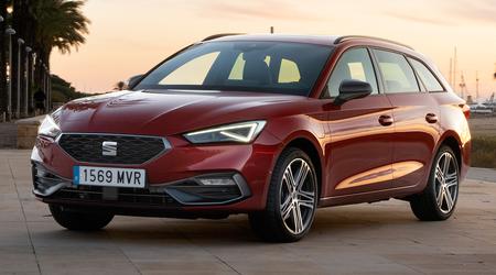 La Seat Leon eHybrid aggiornata percorre fino a 133 chilometri in modalità elettrica e supporta una ricarica fino a 50 kW.