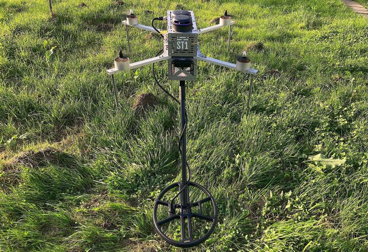 L'Ucraina presenta il drone sminatore ST1 ...