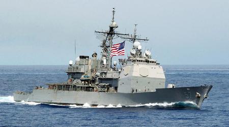 La Marina degli Stati Uniti ha messo in disarmo l'incrociatore USS Lake Champlain dopo 35 anni di servizio. La nave da guerra trasportava missili Tomahawk, è sopravvissuta a un'esplosione e a una collisione con un peschereccio.