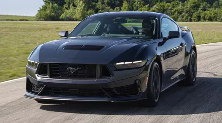 La Ford Mustang a benzina ha ancora una volta superato la Mach-E elettrica nelle vendite negli Stati Uniti
