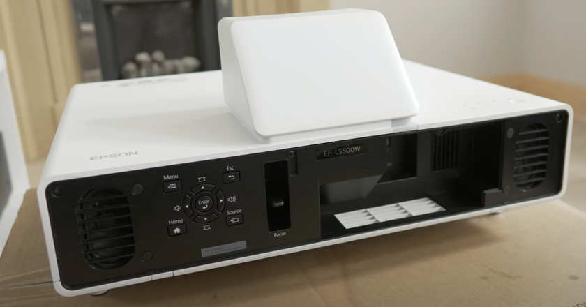 Epson EH-LS500W test videoproiettore ultra corta distanza