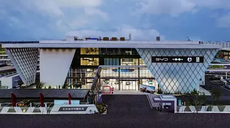 BYD ha aperto un parco a tema automobilistico con un circuito, dune e una piscina per veicoli fuoristrada