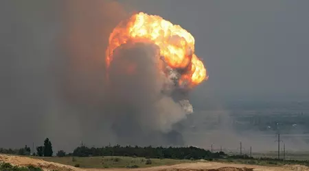 22.000 tonnellate di munizioni in fiamme: l'Ucraina distrugge un altro grande arsenale russo (video)