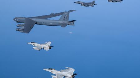 Il bombardiere statunitense B-52 Stratofortress a capacità nucleare atterrerà nella Repubblica di Corea per la prima volta in 30 anni