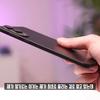 Mock-up del Samsung Galaxy S25 Edge tra le mani
