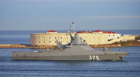 Le forze di difesa ucraine hanno colpito due nuove navi russe del tipo Vasily Bykov, in grado di trasportare missili antinave Kh-35 e missili da crociera Kalibr.