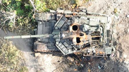 Il carro armato russo ammodernato T-90 "Breakthrough", costato fino a 4,5 milioni di dollari, è stato distrutto sulle proprie mine insieme al nuovo carro armato BMP-3M