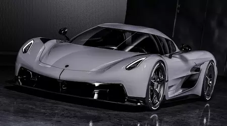 La Koenigsegg Jesko Absolut ha stabilito due nuovi record di velocità