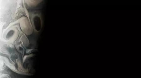 Giove è pronto per Halloween: la sonda Juno ha fotografato il volto spaventoso del pianeta più grande del sistema solare