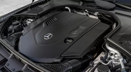 Mercedes non dice addio al motore a combustione interna: i potenti motori V8 e V12 restano in servizio