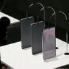 Lo smartphone Galaxy S25 Edge in mostra alla fiera