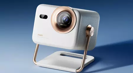 Hisense presenta il proiettore laser 4K portatile M2 Pro con zoom ottico e modalità 240Hz per i giochi