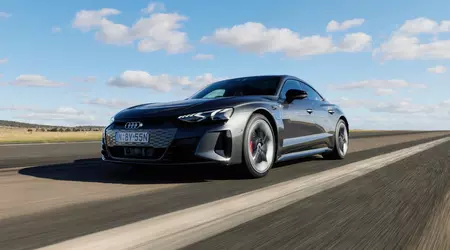 Un blogger ha cercato di rianimare un'auto elettrica Audi e-tron GT affondata facendola asciugare nel riso. E il suggerimento funziona!