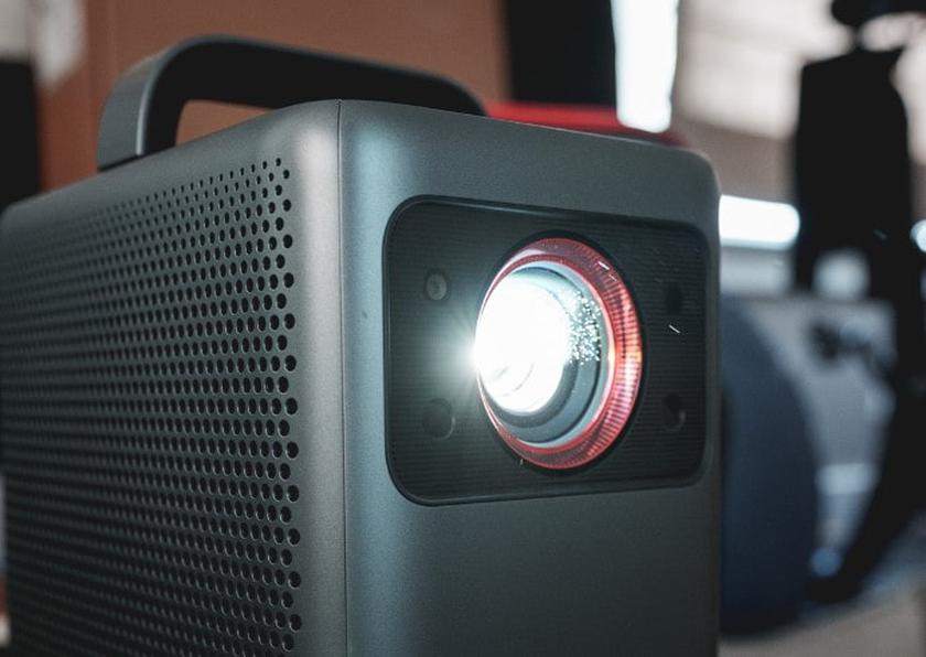 NEBULA Cosmos proiettore 4K sotto i 3000 euro