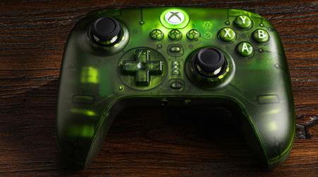 Un omaggio alla prima Xbox: 8BitDo ha presentato un elegante controller che riprende il design dell'iconica console di Microsoft.