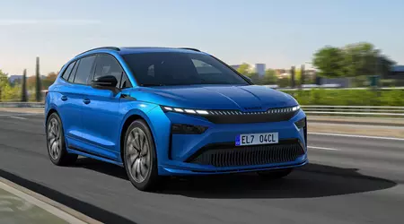 La Skoda Enyaq ha subito un restyling ispirato alla Elroq e si è liberata della griglia nella parte anteriore della carrozzeria.