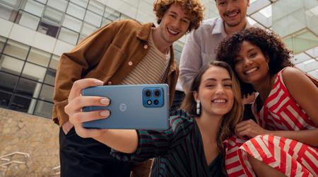 Motorola Edge 40 Pro: display OLED a 165Hz, chip Snapdragon 8 Gen 2, protezione IP68 e batteria da 4.600 mAh con ricarica da 125W a 899 euro