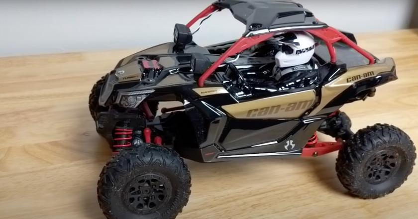 1:18 AXIAL JR. CAN-AM YETI MAVERICK X3 auto rc sotto 200
