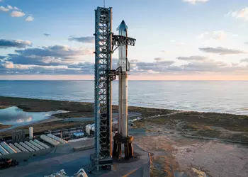 SpaceX cambia rotta: prima la Luna, ...