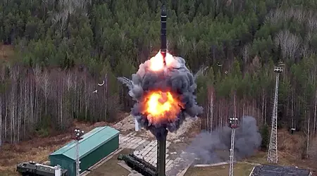 I russi hanno lanciato il missile balistico intercontinentale SS-27 Mod 2, con una gittata di 12.000 chilometri, che può trasportare una testata nucleare con una potenza fino a 500 chilotoni.