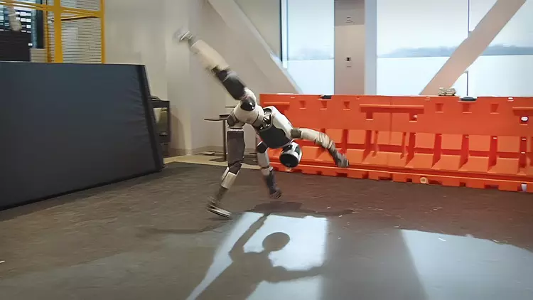 Un robot che balla la breakdance: ...