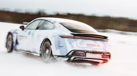 La Porsche Taycan GTS stabilisce un nuovo record mondiale: 17,5 chilometri di drifting sul ghiaccio
