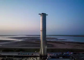 SpaceX ha lanciato sulla rampa di ...