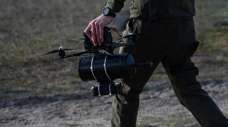 Il Ministero della Difesa ucraino ha tenuto una dimostrazione di droni FPV controllati tramite fibre ottiche