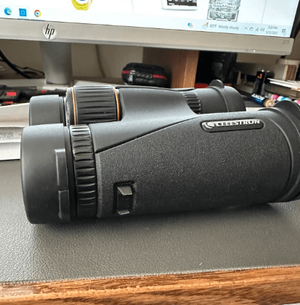 Binocolo compatto Celestron TrailSeeker 10x42