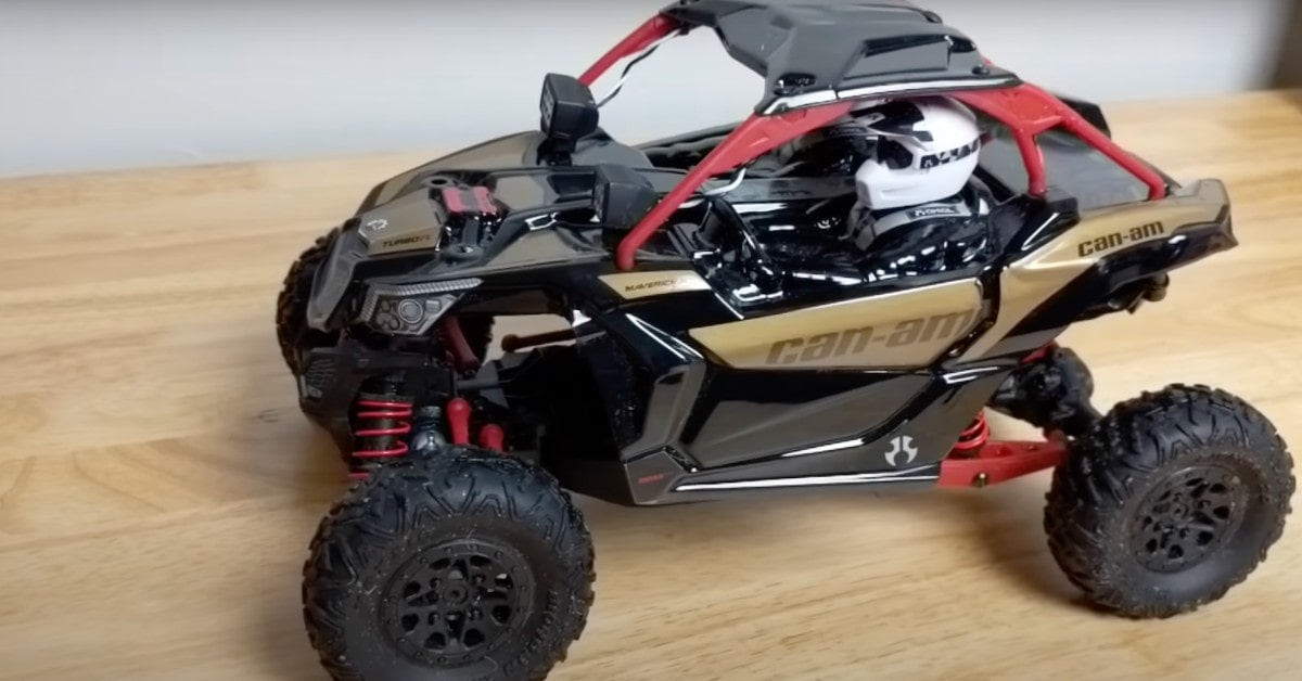1:18 AXIAL JR. CAN-AM YETI MAVERICK X3 auto rc sotto 200