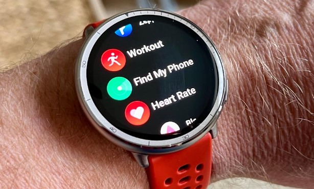 Confronto Versa 4 vs Active 2