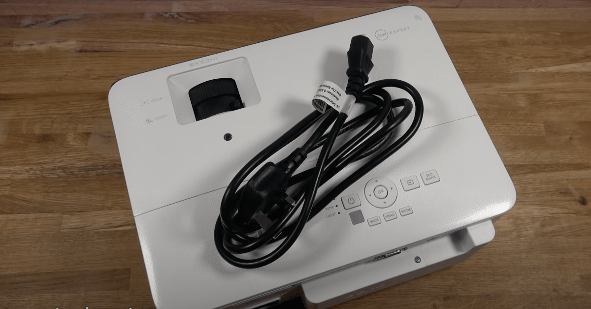 BenQ TK700STi proiettore ottica corta