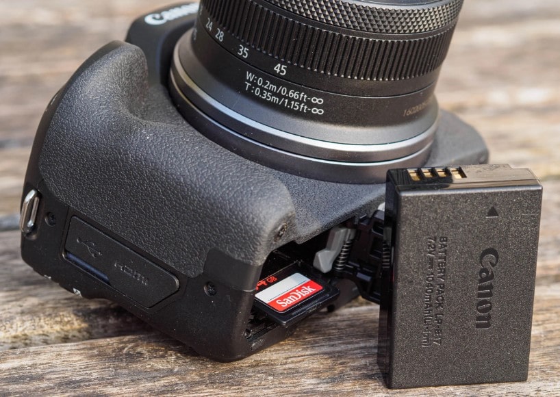 Canon EOS R50 telecamera YouTuber