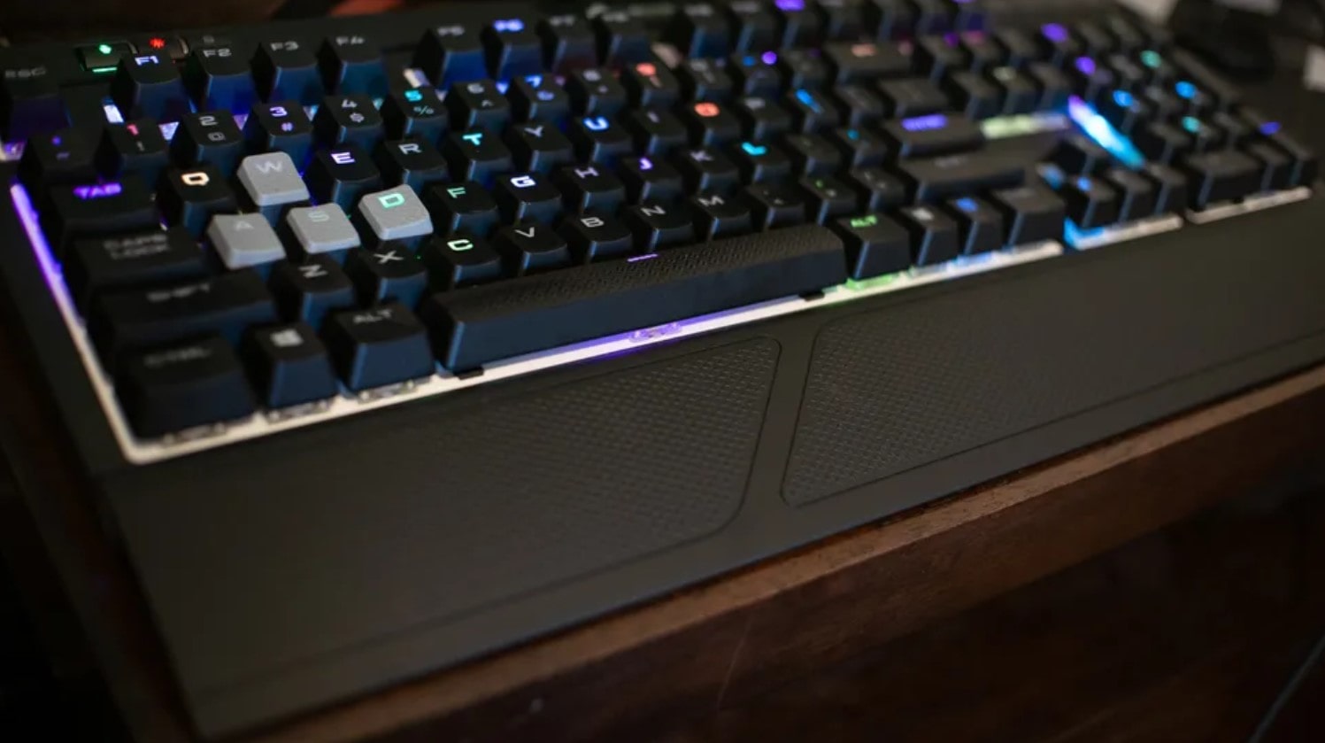 tastiera meccanica silenziosa Corsair Strafe RGB MK.2