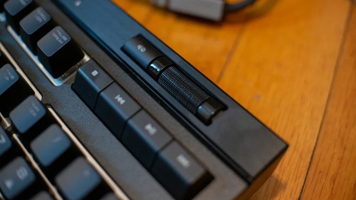 tastiera gaming silenziosa Corsair Strafe RGB MK.2