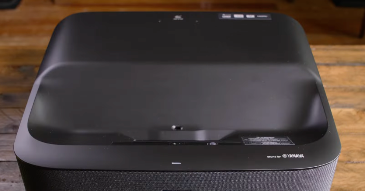 Epson EpiqVision LS300 miglior videoproiettore ultra short throw