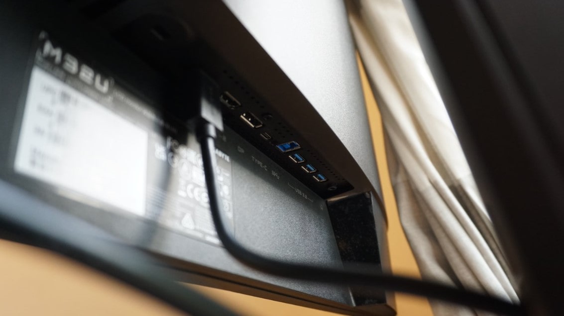 GIGABYTE M32U monitor gaming torneo