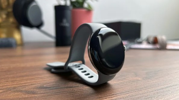 Pixel Watch 4 contro Galaxy Watch 8